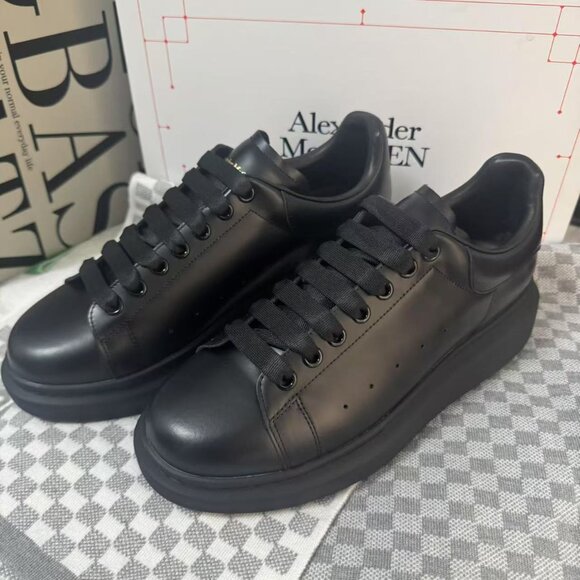 Alexander McQueen sneakers for women - Picture 2 of 7